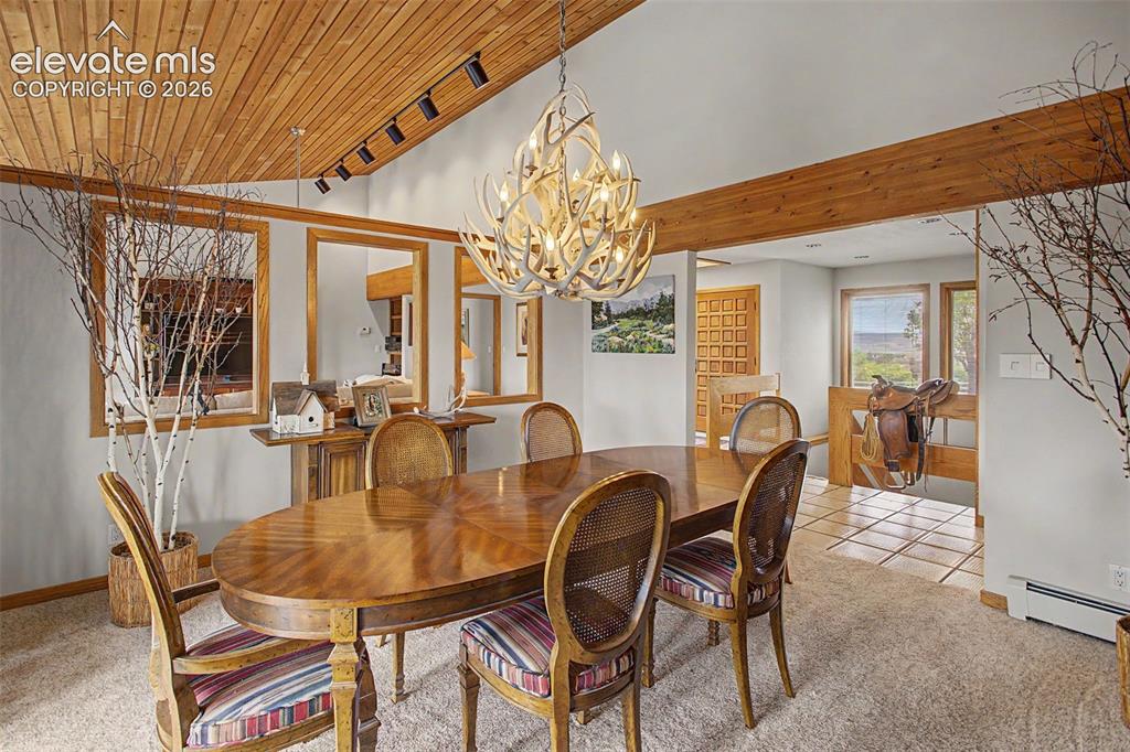 Image 16 of 31: Dining Area