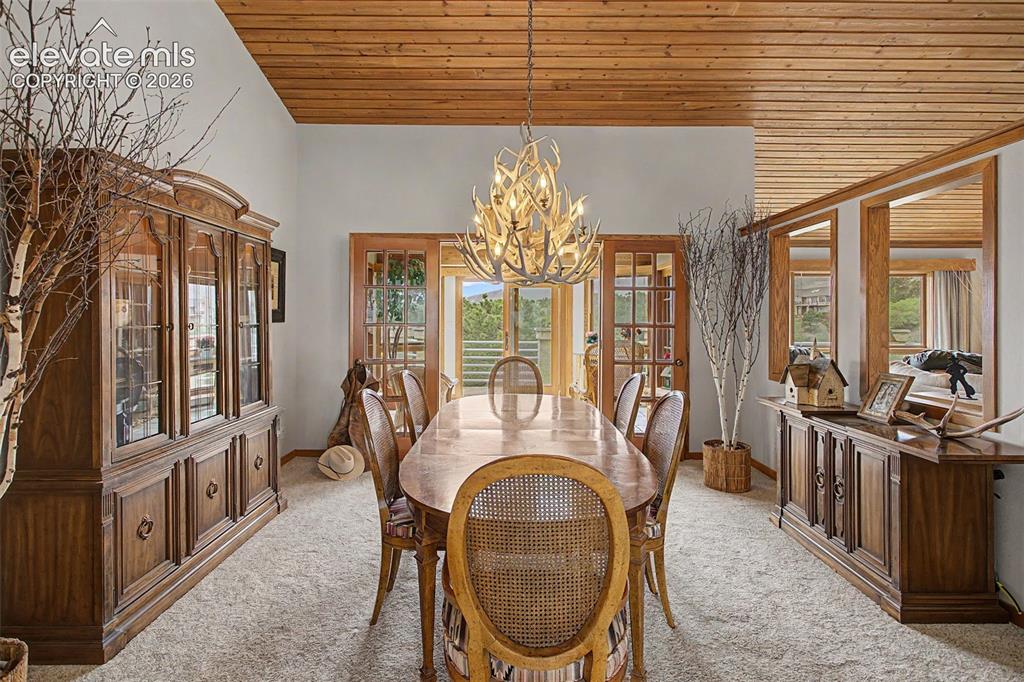 Image 17 of 31: Dining Room