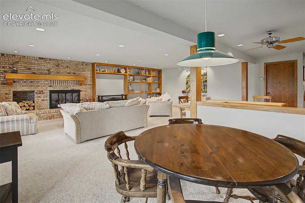 Image 22 of 31: Family Room