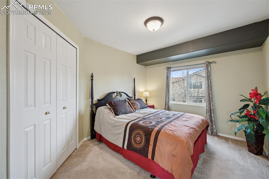 Image 17 of 29: Bedroom
