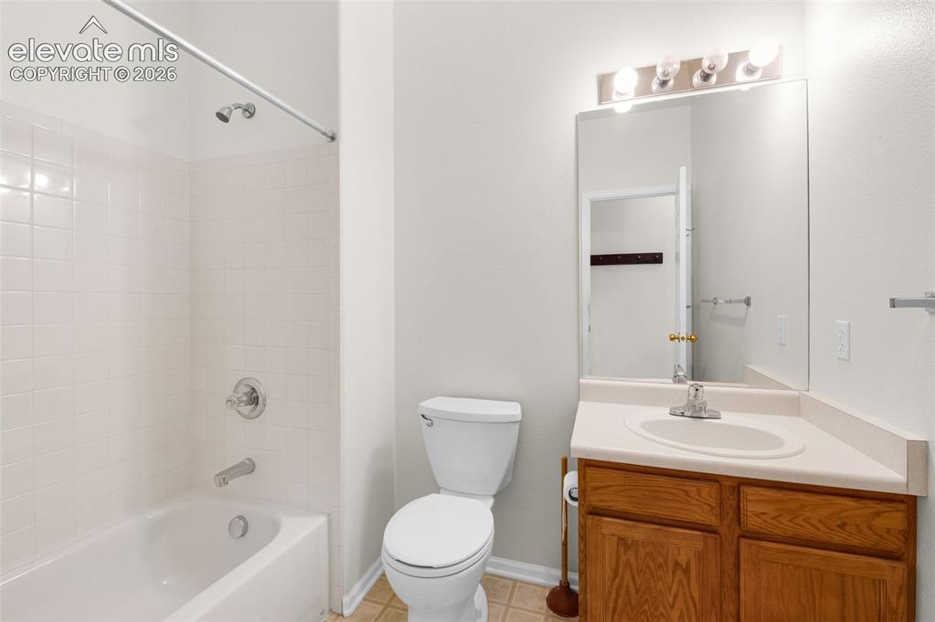 Image 21 of 46: Full Bathroom