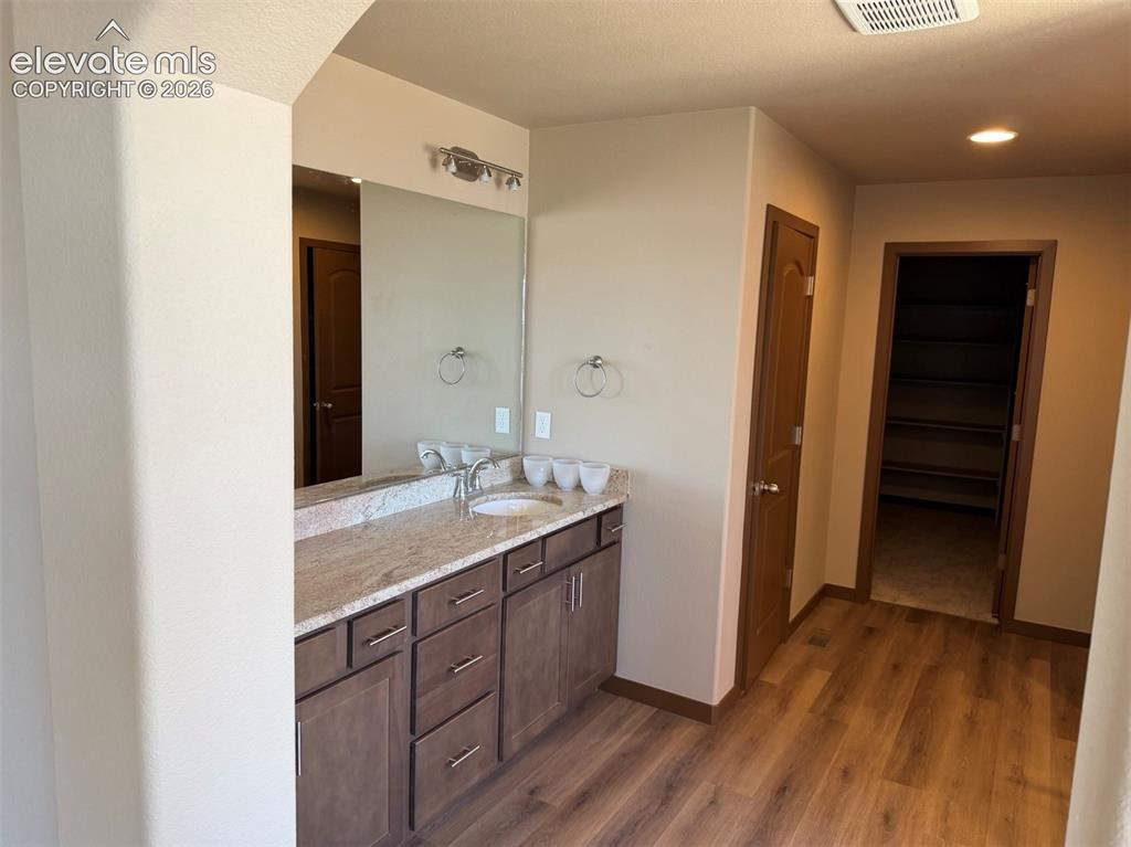 Image 12 of 20: Bathroom