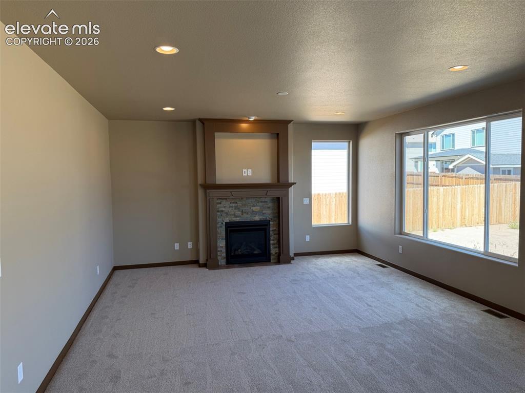 Image 16 of 20: Living Room