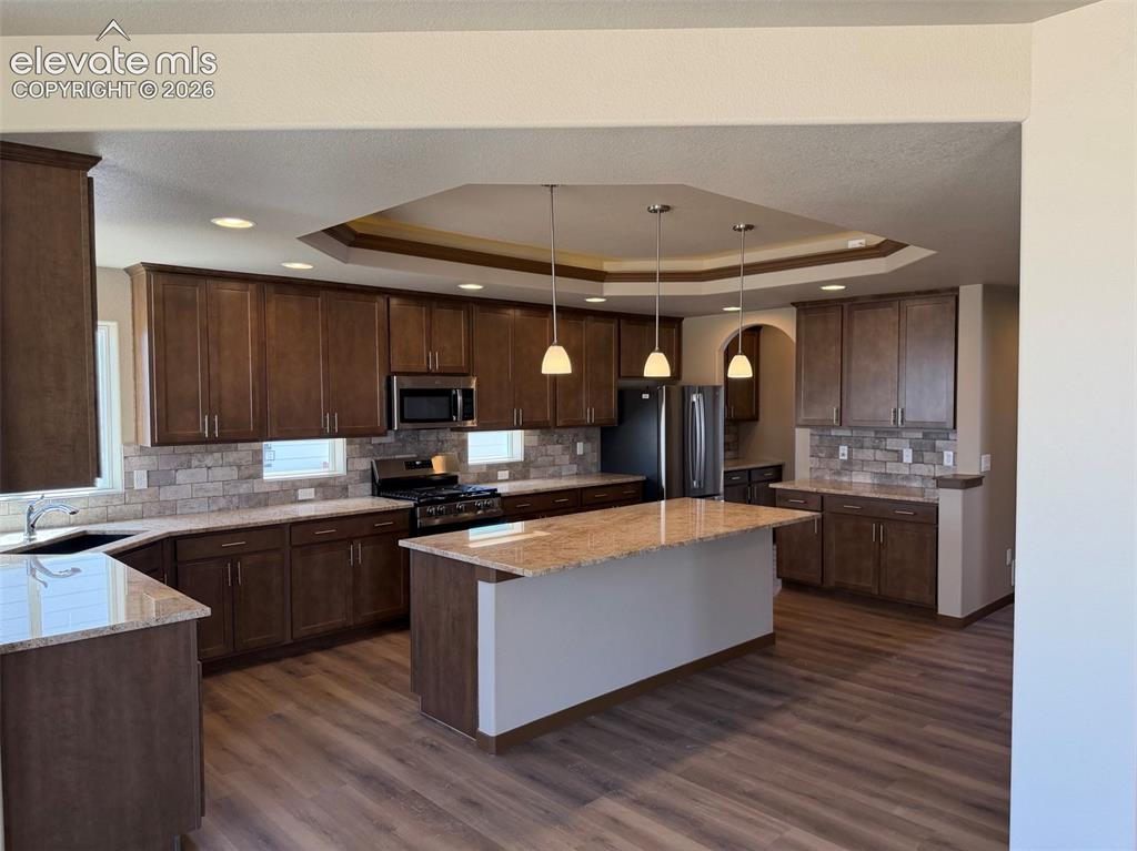 Image 20 of 20: Kitchen