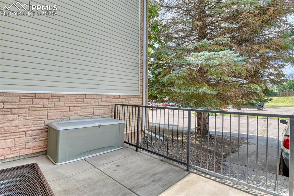 Image 6 of 32: View of balcony