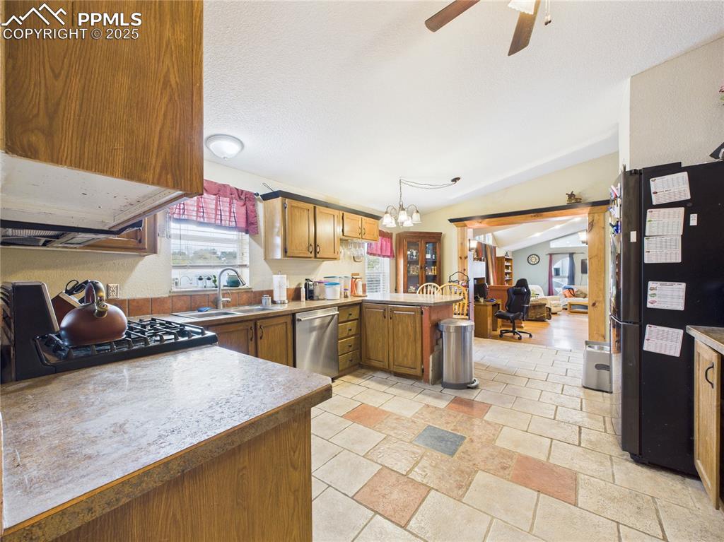 Image 14 of 36: Kitchen