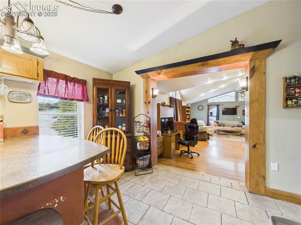 Image 18 of 36: Dining Area