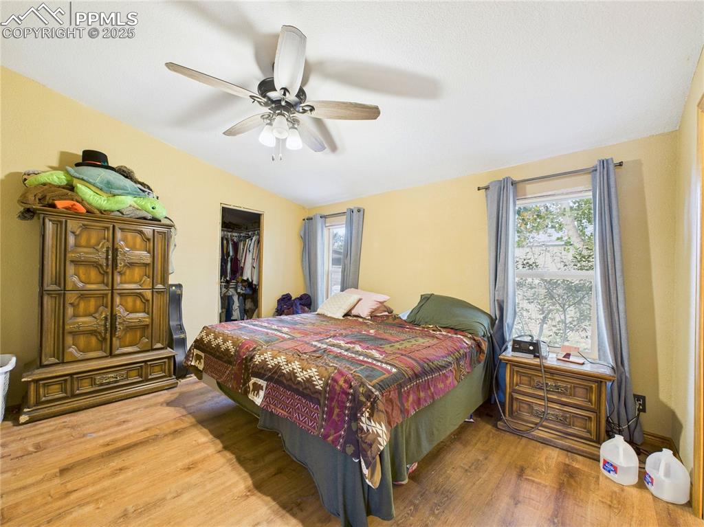 Image 20 of 36: Bedroom