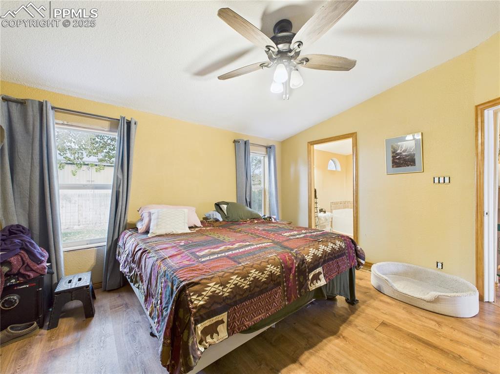 Image 21 of 36: Bedroom