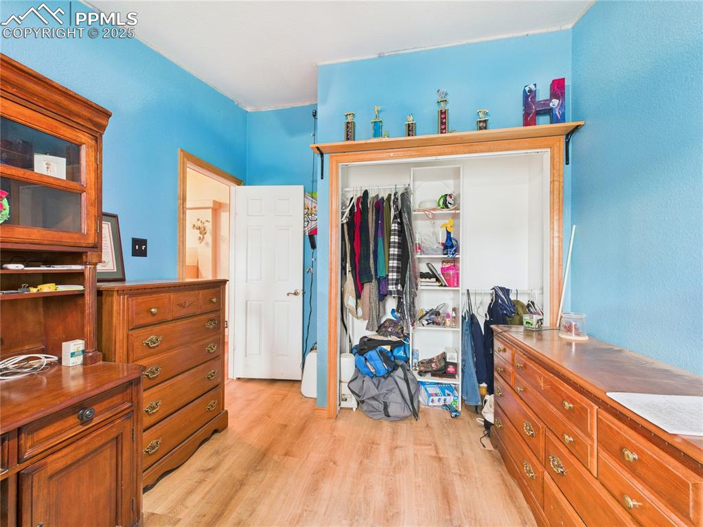 Image 28 of 36: Bedroom