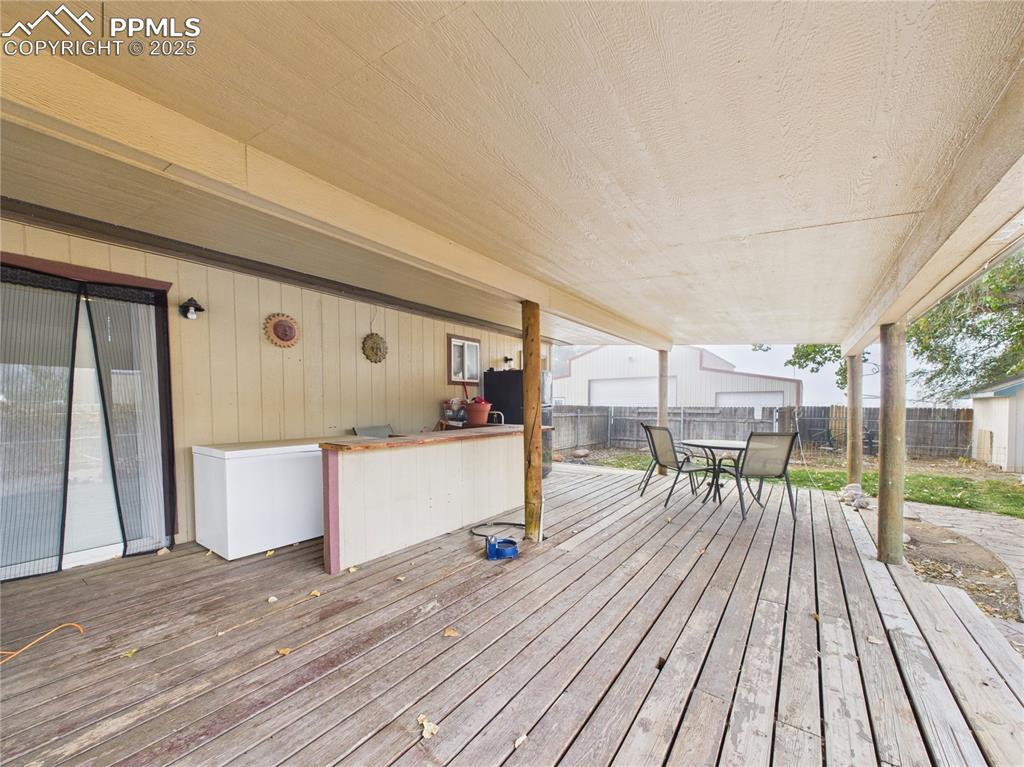 Image 32 of 36: Deck