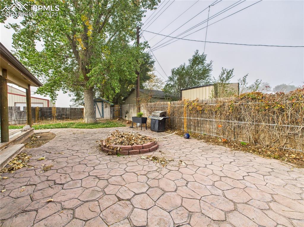 Image 34 of 36: Patio