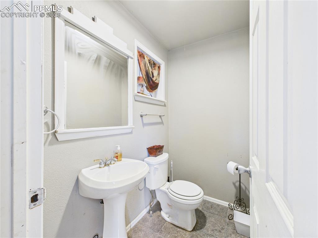 Image 9 of 36: Bathroom