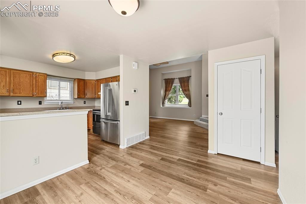 Image 10 of 33: Kitchen