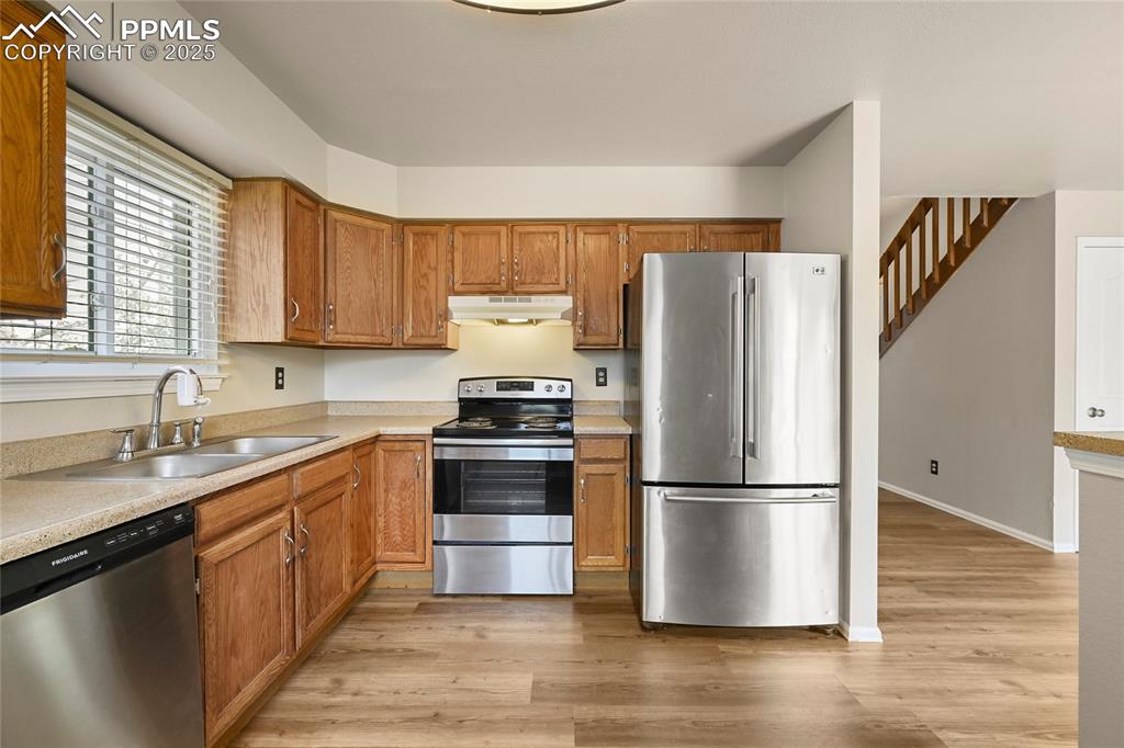 Image 12 of 33: Kitchen