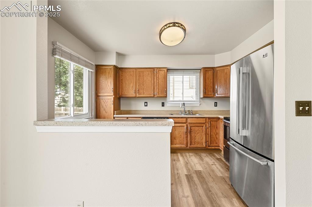 Image 9 of 33: Kitchen