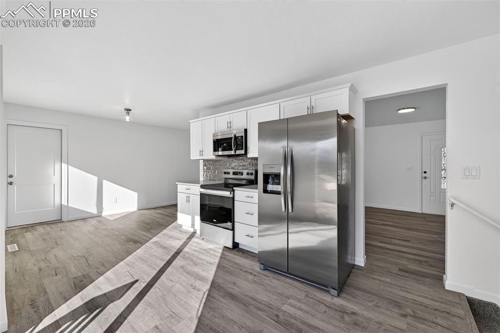 Image 10 of 37: Kitchen