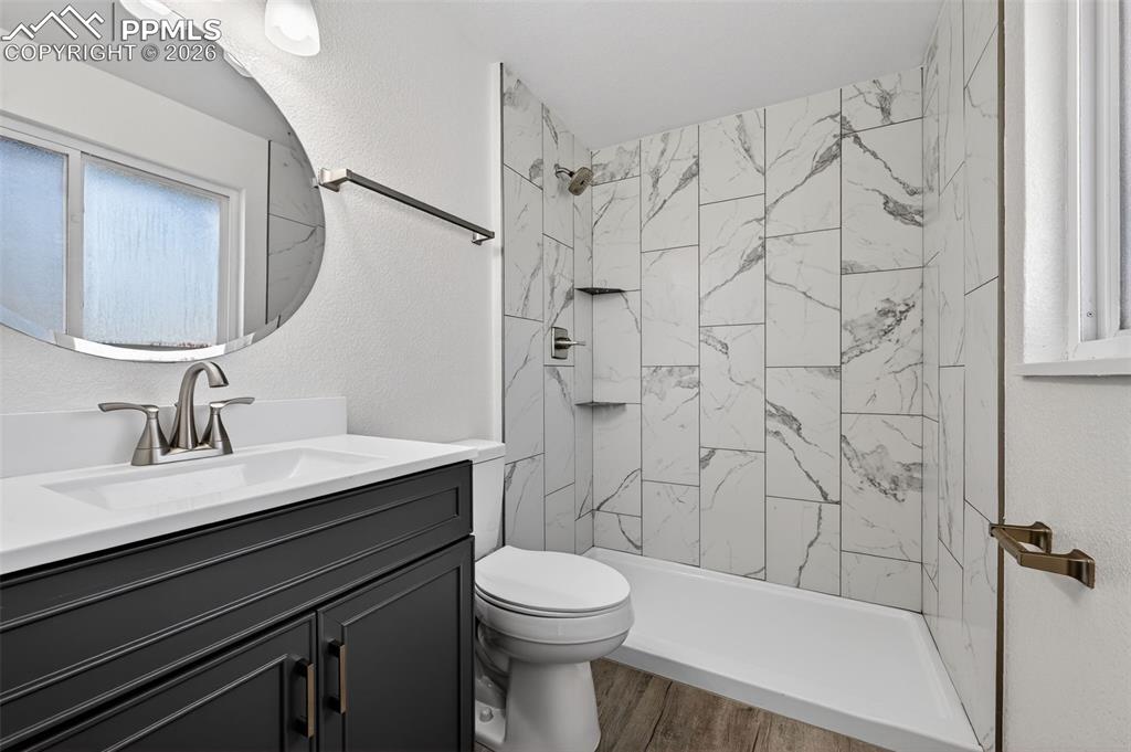 Image 14 of 37: Bathroom