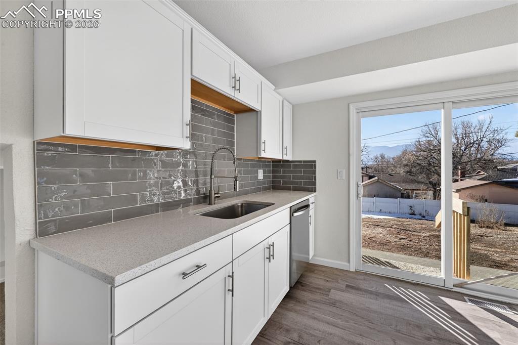 Image 17 of 37: Kitchen