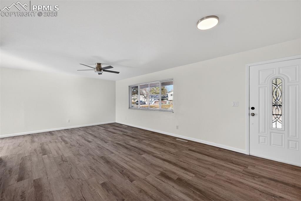 Image 21 of 37: Entry