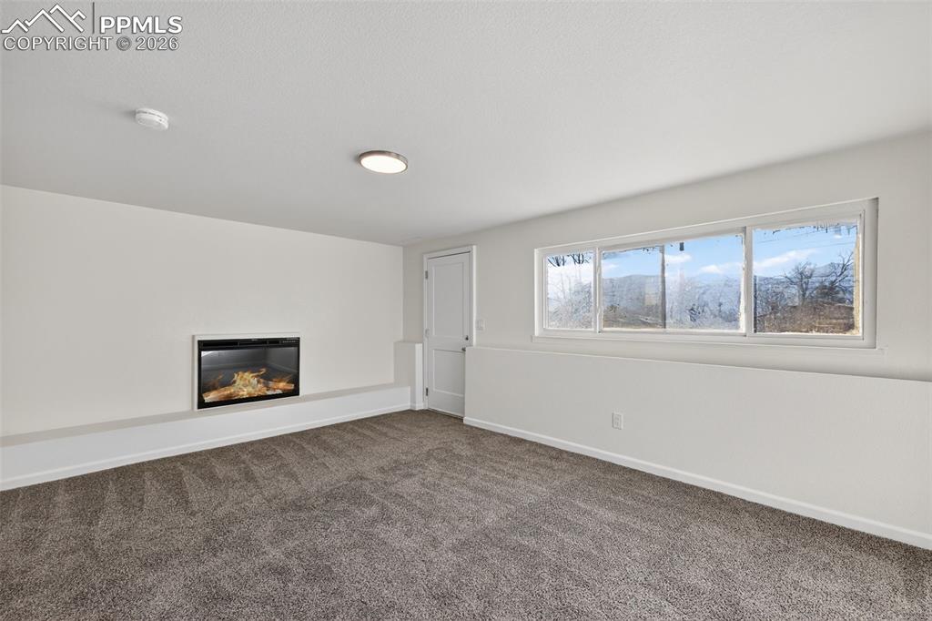 Image 24 of 37: Living Room