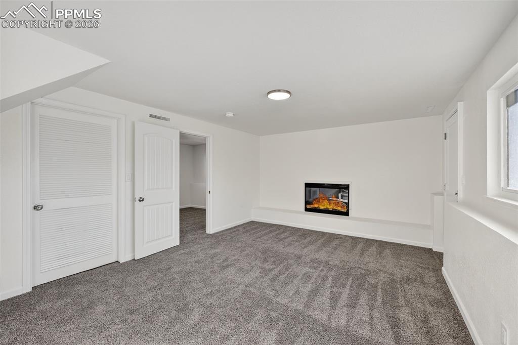 Image 25 of 37: Living Room