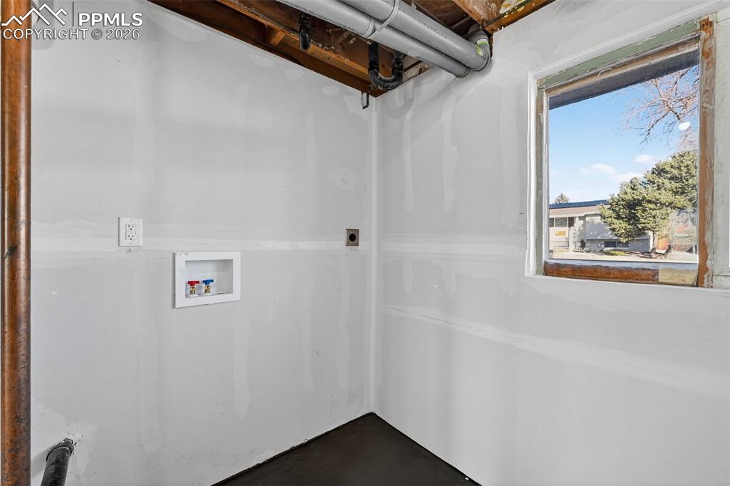 Image 36 of 37: Laundry