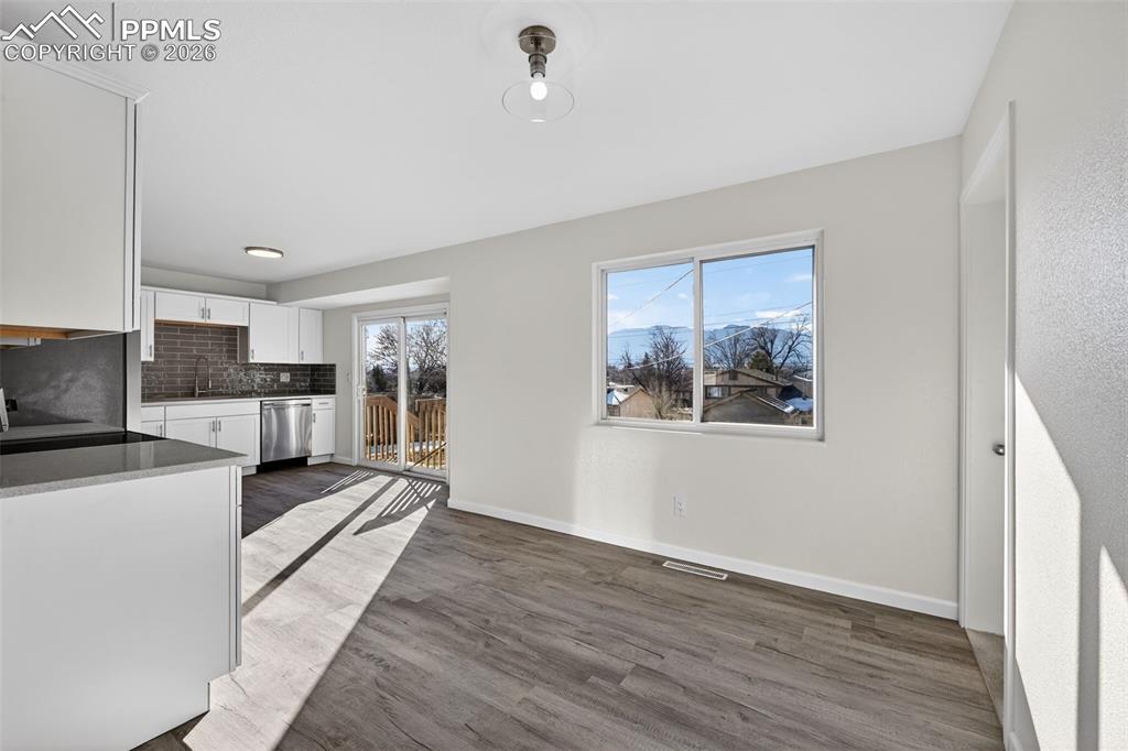 Image 7 of 37: Kitchen