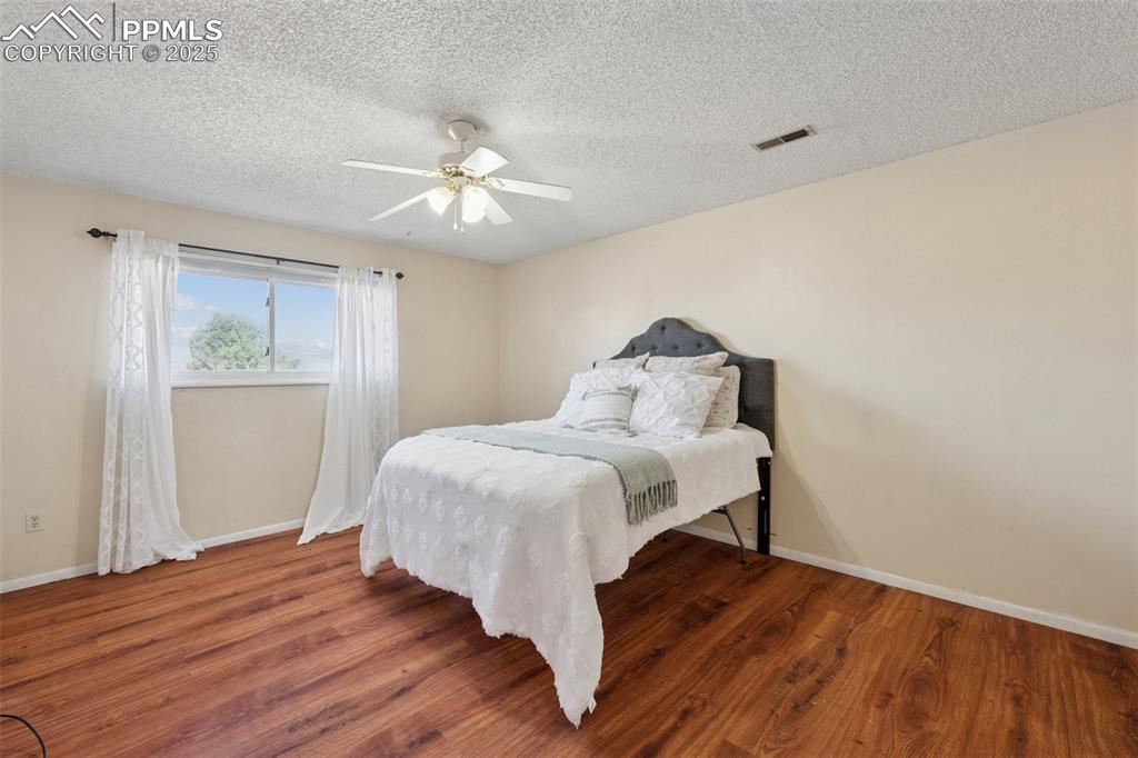 Image 19 of 41: BIG PRIMARY- UPSTAIRS