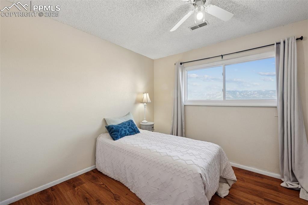 Image 23 of 41: BEDROOM #3- UPSTAIRS