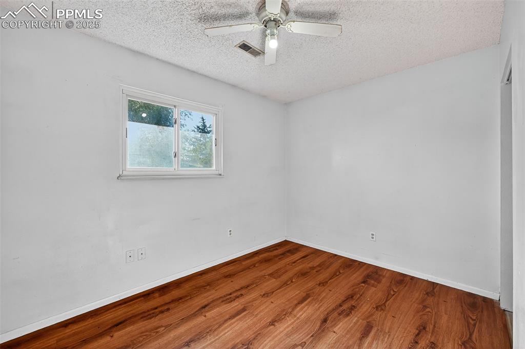 Image 25 of 41: BEDROOM #4- UPSTAIRS