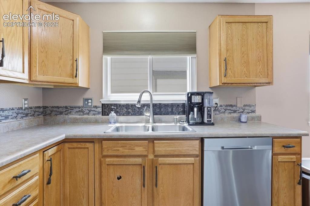 Image 14 of 31: Kitchen