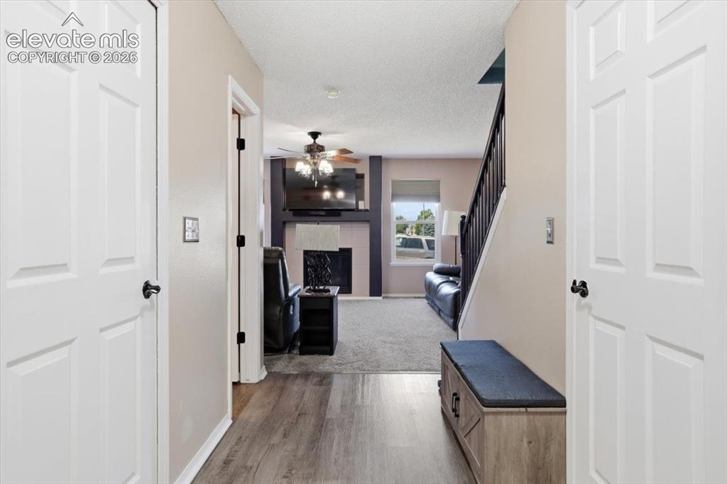 Image 5 of 31: Entrance Foyer