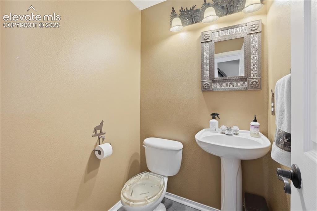 Image 7 of 31: Main level 1/2 bath