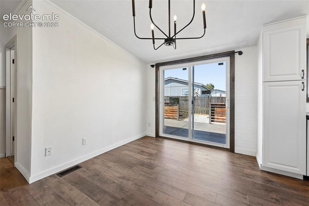 Image 11 of 44: Dining Area  