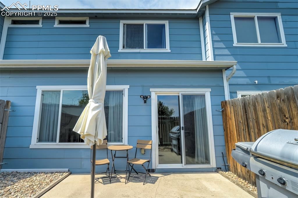 Image 33 of 41: Patio