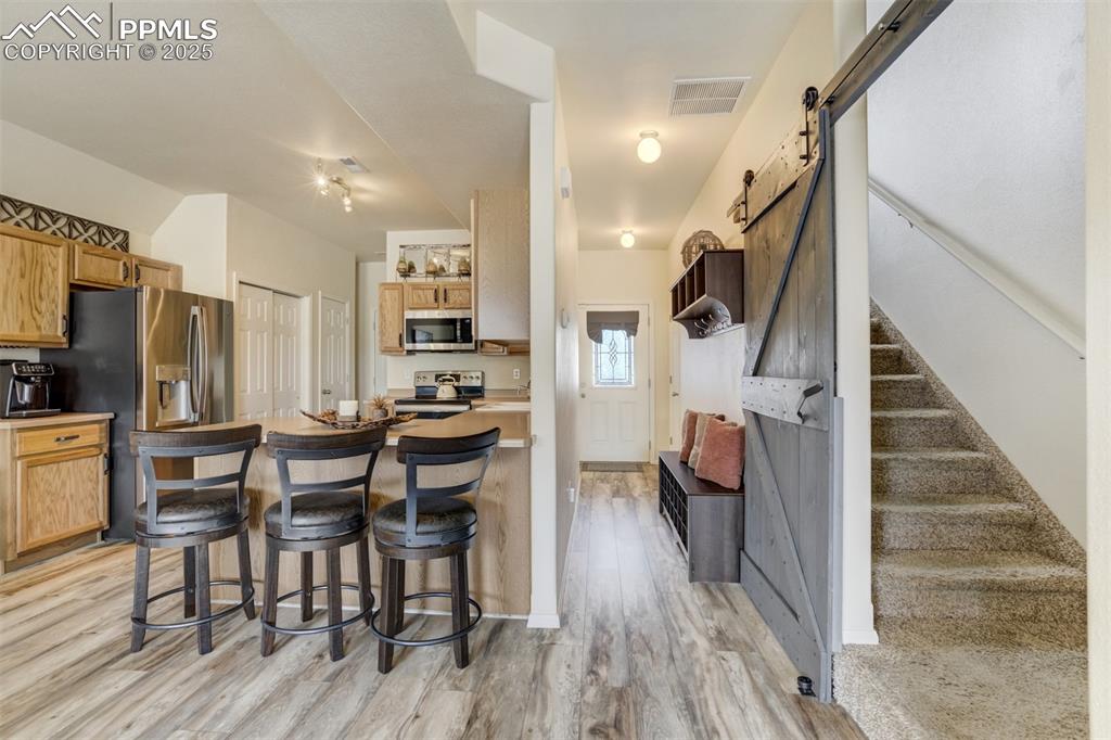 Image 8 of 41: Kitchen