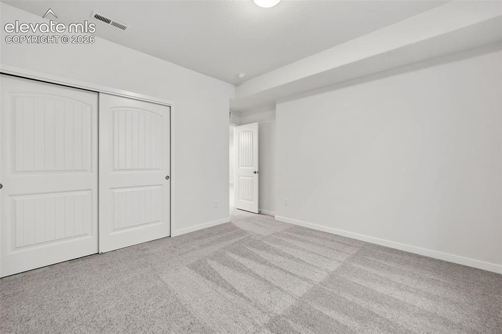 Image 19 of 23: Bedroom