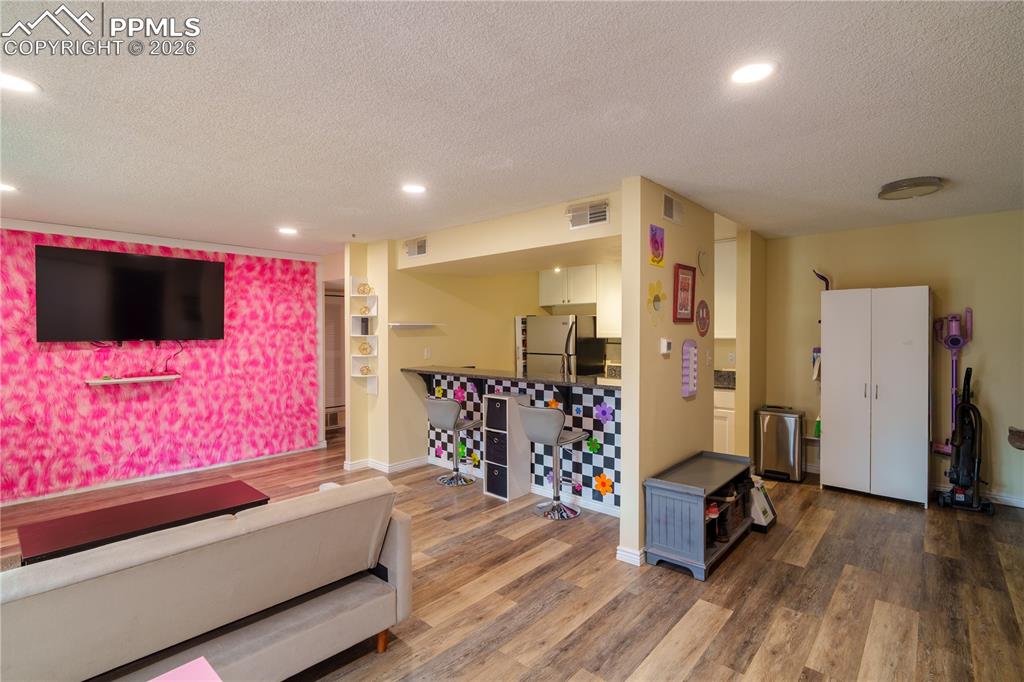 Image 7 of 13: Living Room