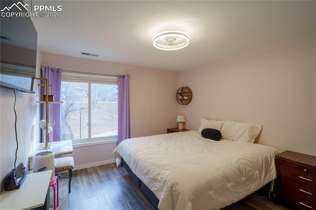 Image 8 of 13: Bedroom