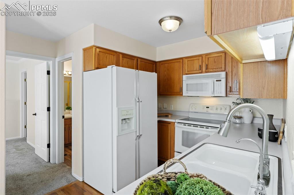 Image 12 of 35: Kitchen