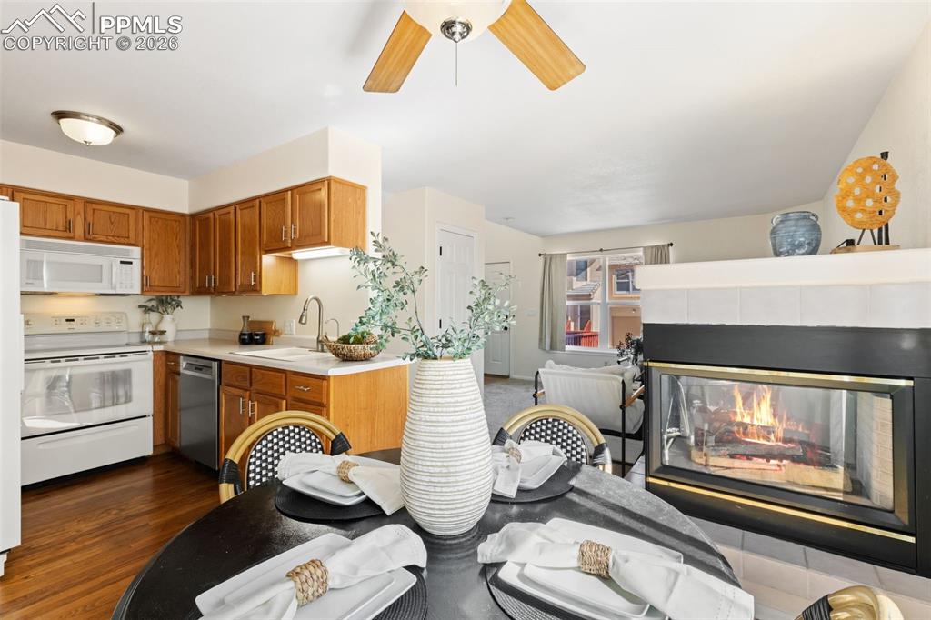 Image 14 of 35: Kitchen