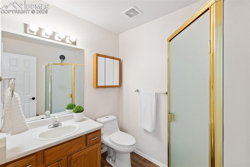 Image 24 of 35: Bathroom