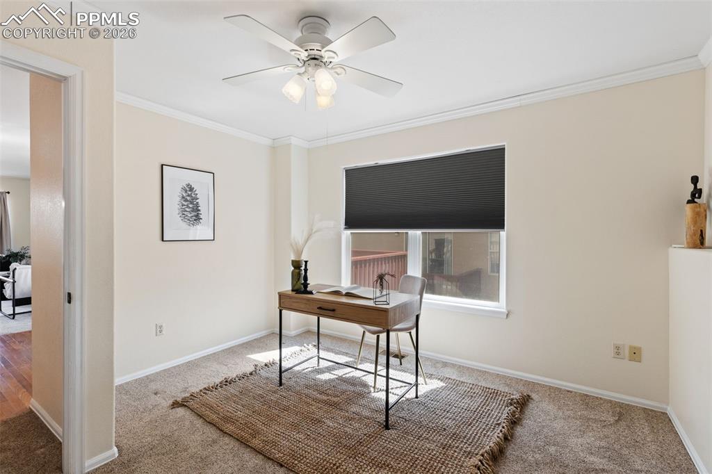 Image 25 of 35: Office