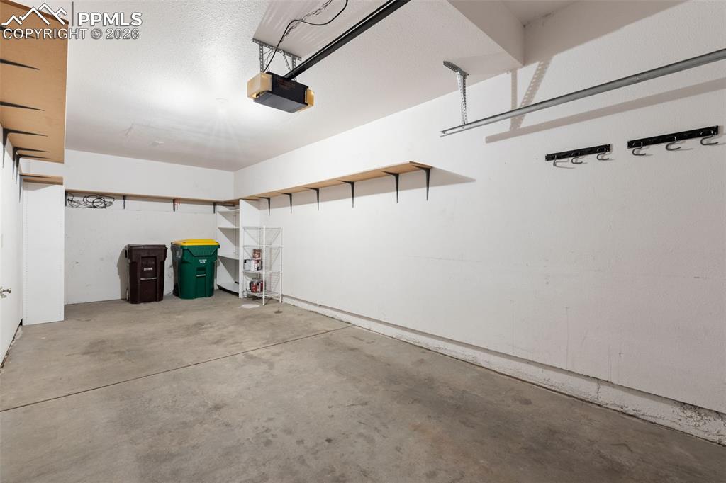 Image 32 of 35: Garage