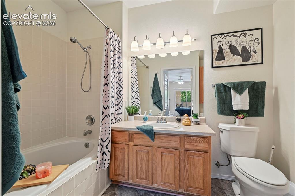 Image 17 of 37: Bathroom