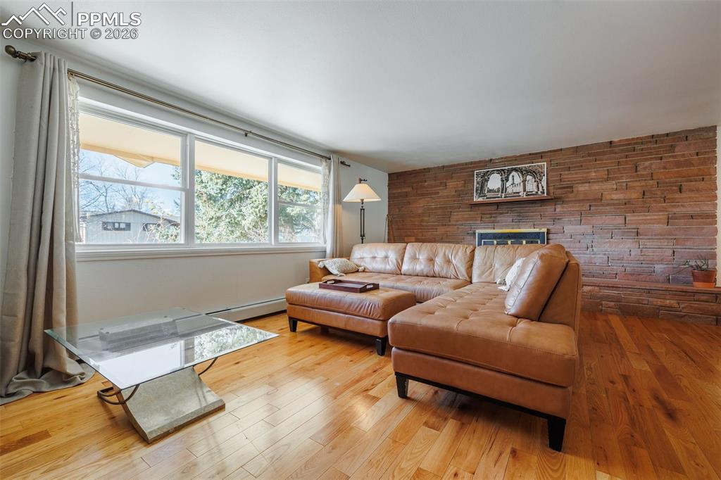 Image 10 of 50: Living Room