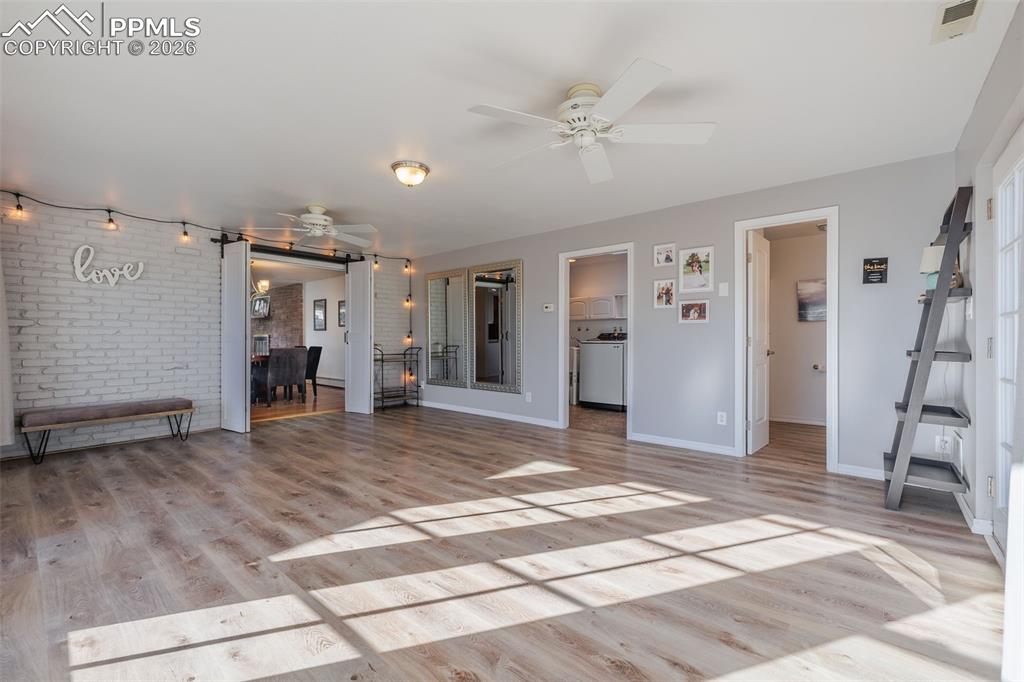 Image 13 of 50: Living Room