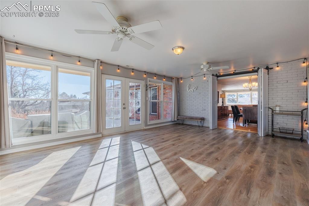 Image 14 of 50: Living Room