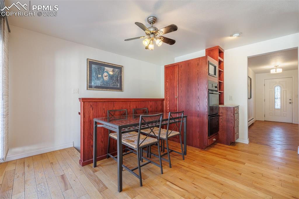 Image 21 of 50: Dining Area